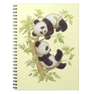 Cuaderno Panda que juega en un árbol