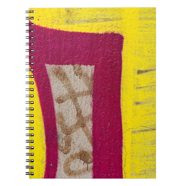 Cuaderno Pared pintada de amarillo y rosa (Frente)