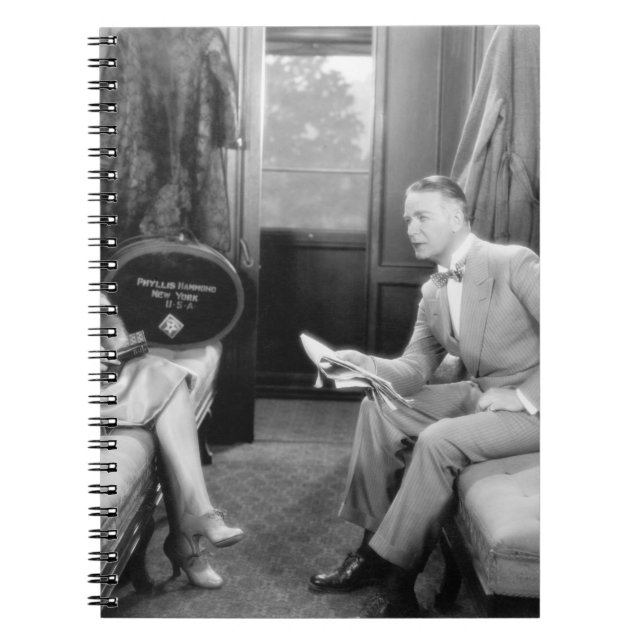 Cuaderno Pareja sentada en un compartimiento de un tren (Frente)