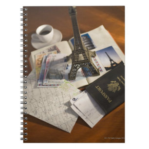 Cuaderno Pasaporte y objetos de recuerdo