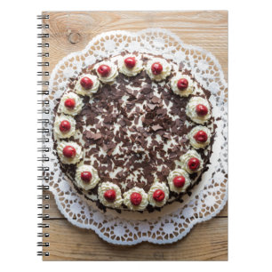 Cuaderno Pastel de la Selva Negra en madera rústica