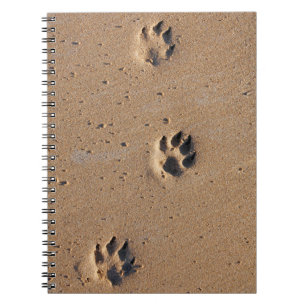 Cuaderno Pata de perro imprime en una playa de arena