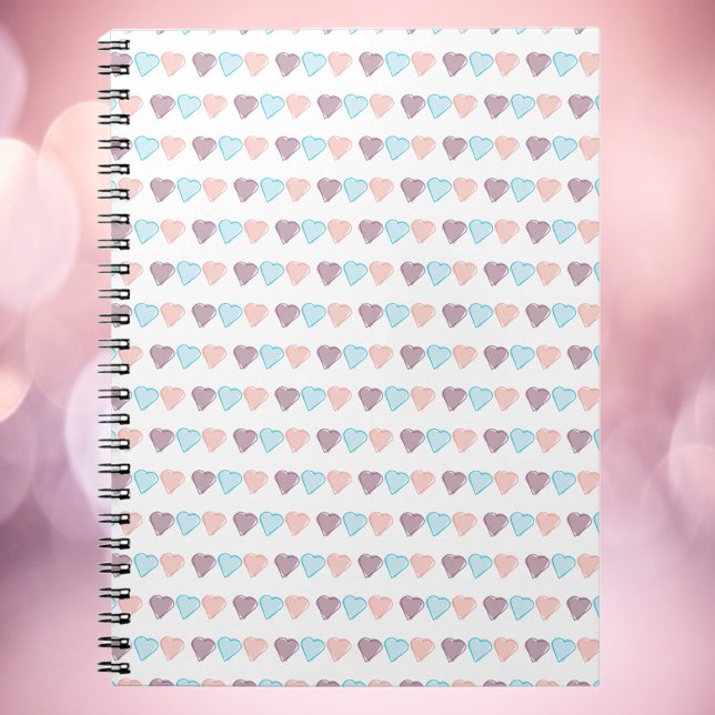 Cuaderno Patrón cardíaco Púrpura azul rosado (A cute notebook with pink, blue and purple hearts)