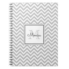 Cuaderno Patrón Chevron gris claro con portátil monograma