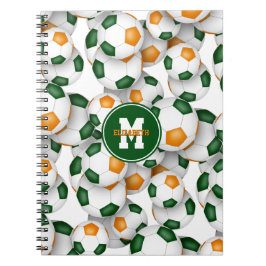 Cuaderno patrón de balones de fútbol naranjas verdes para n