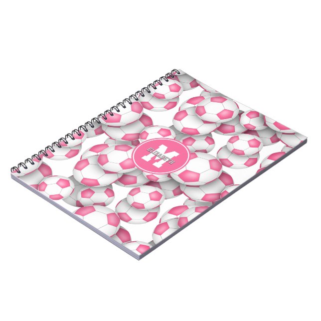 Cuaderno patrón de balones de fútbol rosados lindos con mon (Lado Izquierdo)