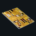 Cuaderno Patrón de besos de Gustav Klimt, Art Nouveau<br><div class="desc">El Kiss (detalle del patrón) de Gustav Klimt es una pintura de estilo victoriano de estilo fino. Este detalle proviene de un cuadro romántico y de amor en el que se aprecia una pareja romántica en diferentes tonalidades de oro, símbolos y estampados, que comparte un beso con un fondo de...</div>