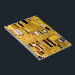 Cuaderno Patrón de besos de Gustav Klimt, Art Nouveau<br><div class="desc">El Kiss (detalle del patrón) de Gustav Klimt es una pintura de estilo victoriano de estilo fino. Este detalle proviene de un cuadro romántico y de amor en el que se aprecia una pareja romántica en diferentes tonalidades de oro, símbolos y estampados, que comparte un beso con un fondo de...</div>