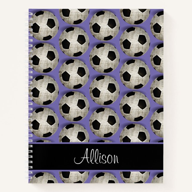 Cuaderno Patrón de bolas de fútbol personalizadas morado (Anverso)