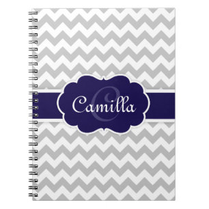 Cuaderno Patrón de cheurón gris monograma azul de la marina