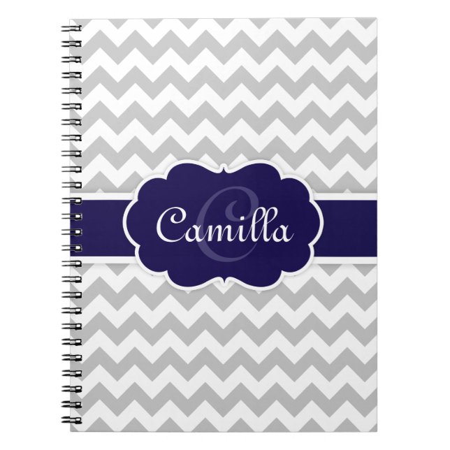 Cuaderno Patrón de cheurón gris monograma azul de la marina (Frente)