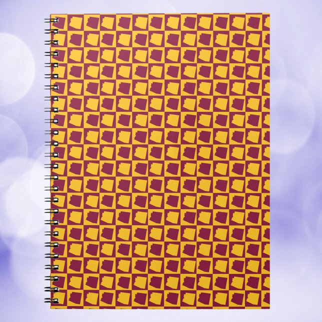 Cuaderno Patrón de cuadros Marrón Dorado de Arizona (A notebook with a pattern of maroon and gold checkerboard with the US state of Arizona.)