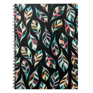 Cuaderno Patrón de hojas sin foco. Dibujo manual coloreado 