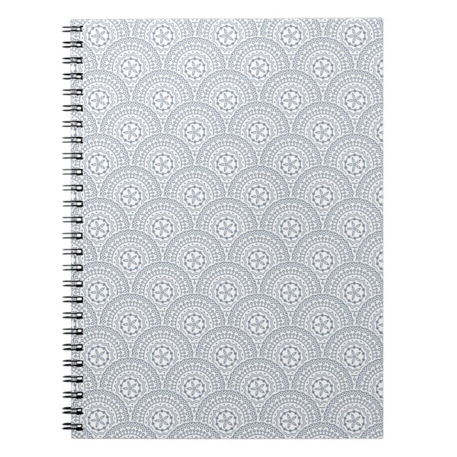 Cuaderno Patrón de ondas de mandala azul sobre fondo blanco (Frente)