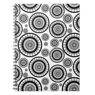Cuaderno Patrón de rueda repetitiva en blanco y negro