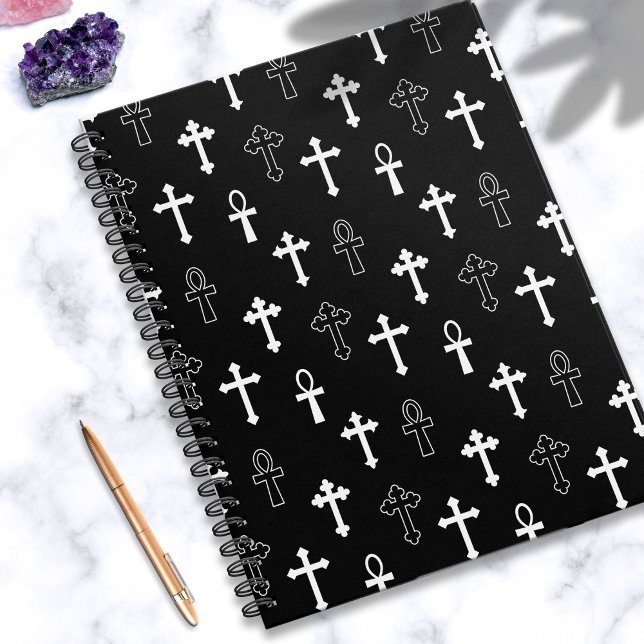 Cuaderno Patrón de símbolo blanco negro de la cruz gótica d (black notebook with gothic pattern of crosses and ankhs)