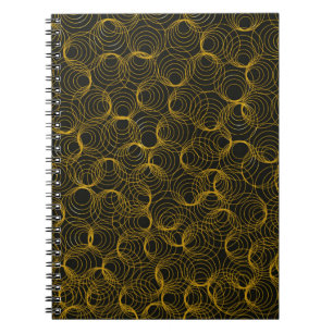 Cuaderno patrón geométrico dorado sobre un fondo negro. Vi