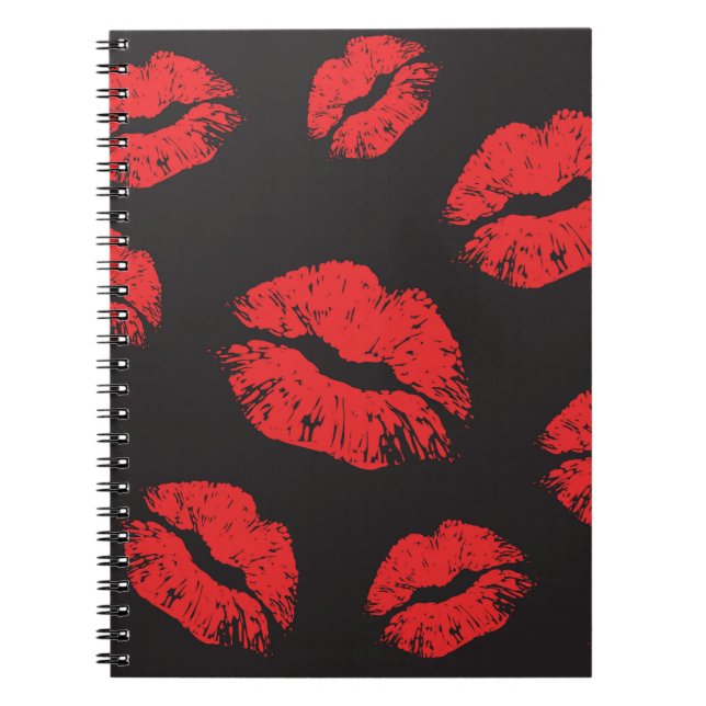 Cuaderno patrón inmaculado rojo vintage sobre fondo negro.  (Frente)
