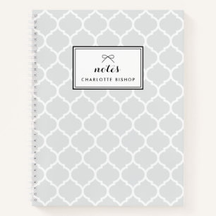 Cuaderno Patrón moderno de quatrefoil gris plateado persona