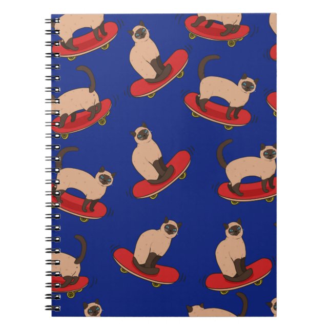 Cuaderno Patrón sin foco con gatos siameses en patinetas. (Frente)