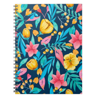 Cuaderno Patrón sin inconvenientes con elementos botánicos.