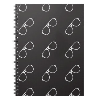 Cuaderno Patrón sin inconvenientes con gafas dibujadas a ma