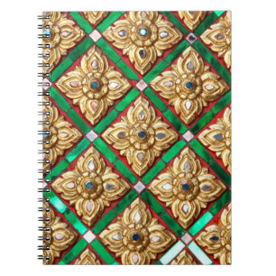 Cuaderno Patrón tailandés dentro de la pared del templo tai