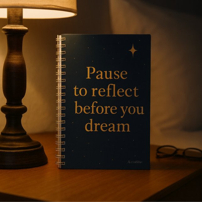 Cuaderno Pause to Reflect  – Midnight Blue Minimalist  (Pause to reflect before you dream notebook - night routine)
