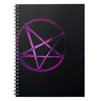 Cuaderno pentagrama púrpura