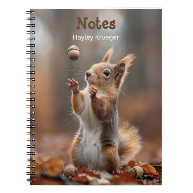 Cuaderno Pequeña ardilla pequeña que atrapa una bellota (Frente)