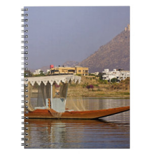 Cuaderno Pequeño barco, lago Pichola, Udaipur, India.