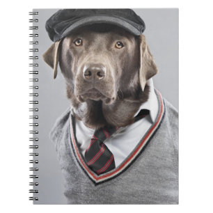 Cuaderno Perro en suéter y casquillo