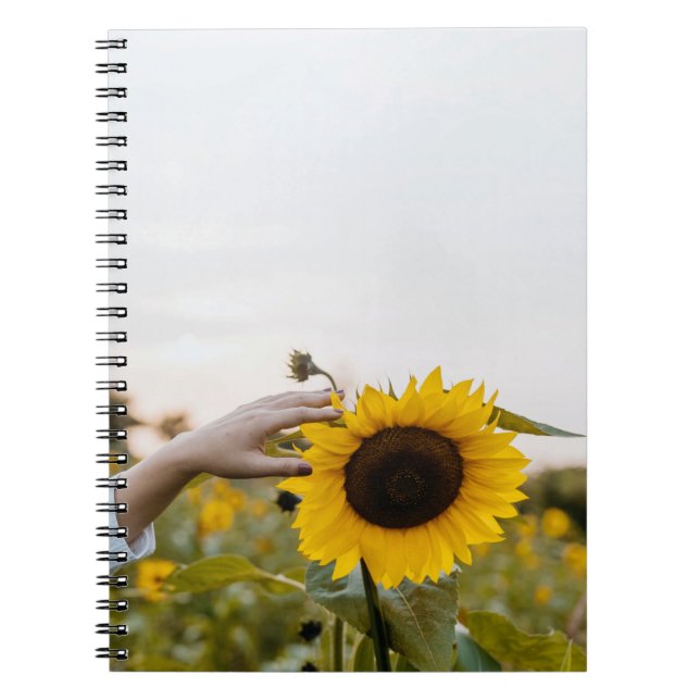 Cuaderno Persona sosteniendo girasol (Frente)