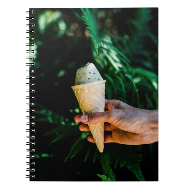 Cuaderno Persona sosteniendo helado (Frente)