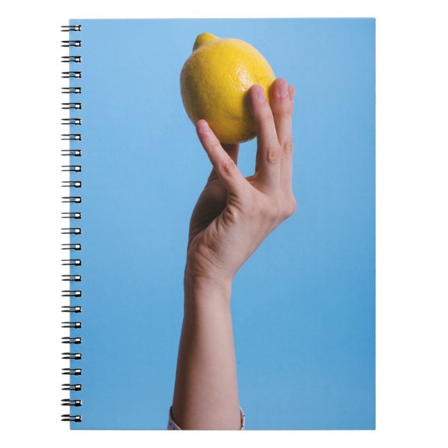 Cuaderno Persona sosteniendo limón (Frente)