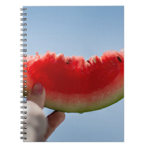 Cuaderno Persona sosteniendo sandía en rodajas