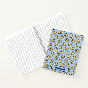 Cuaderno personalizado con cara feliz pastel prepp
