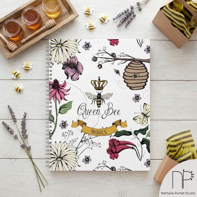 Cuaderno personalizado Corona de Oro Real Abeja Re (Hand-drawn vintage queen bee royal gold crown white background custom name notebook journal)
