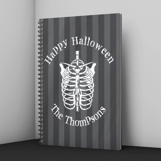 Cuaderno Personalizado de Esqueleto Feliz Hallowee (Halloween notebook with skeleton ribcage illustration and striped background personalized with name.)