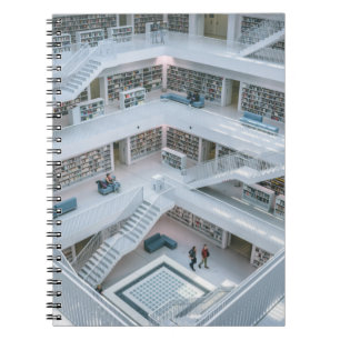 CUADERNO PERSONAS CAMINANDO DENTRO DE LA BIBLIOTECA