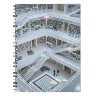CUADERNO PERSONAS CAMINANDO DENTRO DE LA BIBLIOTECA