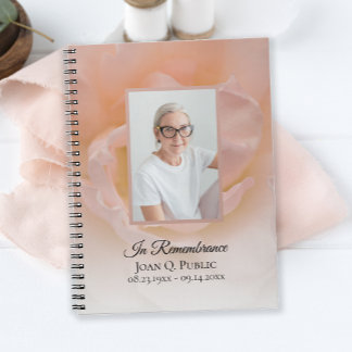 Cuaderno Pétalos de flor rosa pálido rosado para funerales
