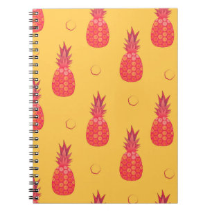 Cuaderno Piña rosada sobre fondo naranja. Manto sin foco