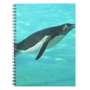 Cuaderno Pingüino que nada bajo el agua