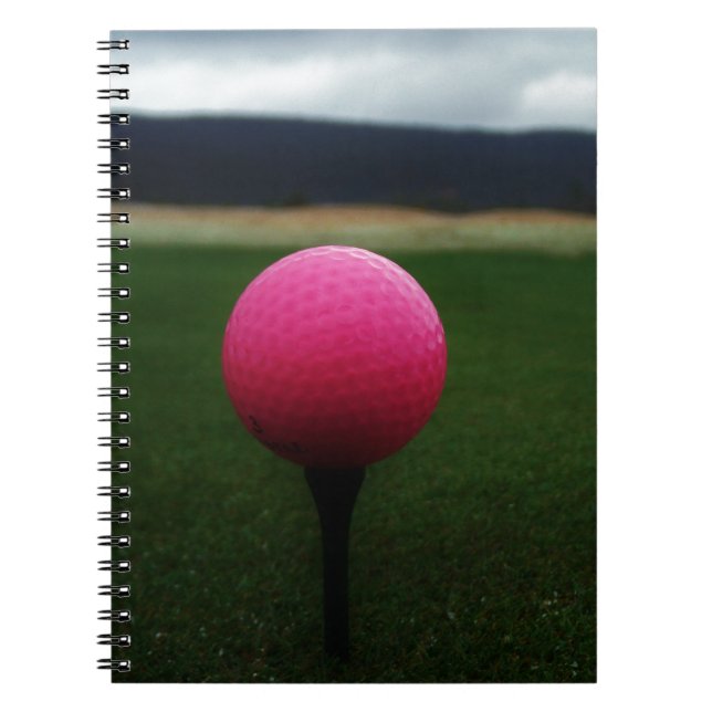 Cuaderno Pink Golf Ball en un campo de golf de montaña (Frente)