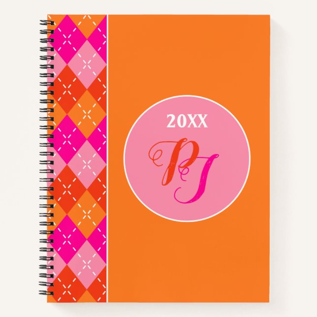 Cuaderno Pinta deportiva personalizada Preppy Pink y Argyle (Anverso)