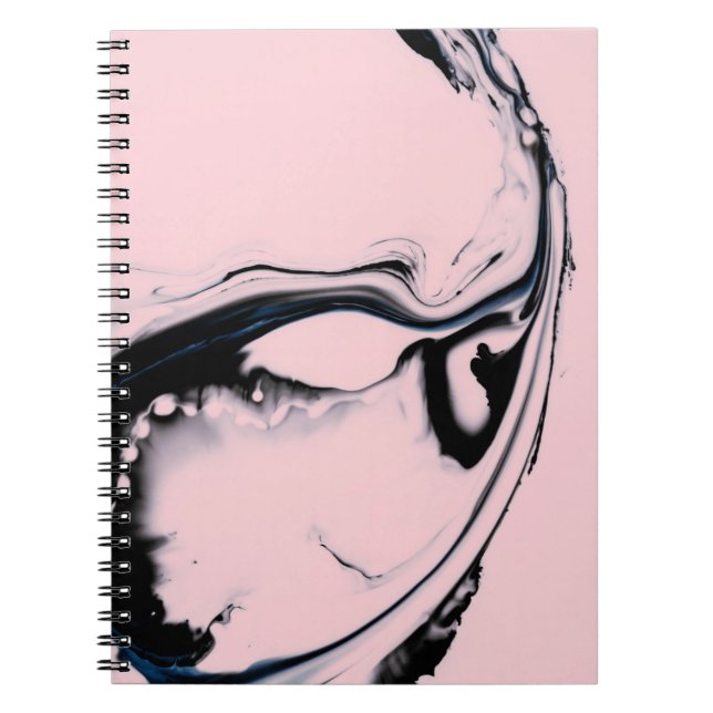 CUADERNO PINTURA ABSTRACTA DE ROPA NEGRA EN EL FONDO DE PAS (Frente)