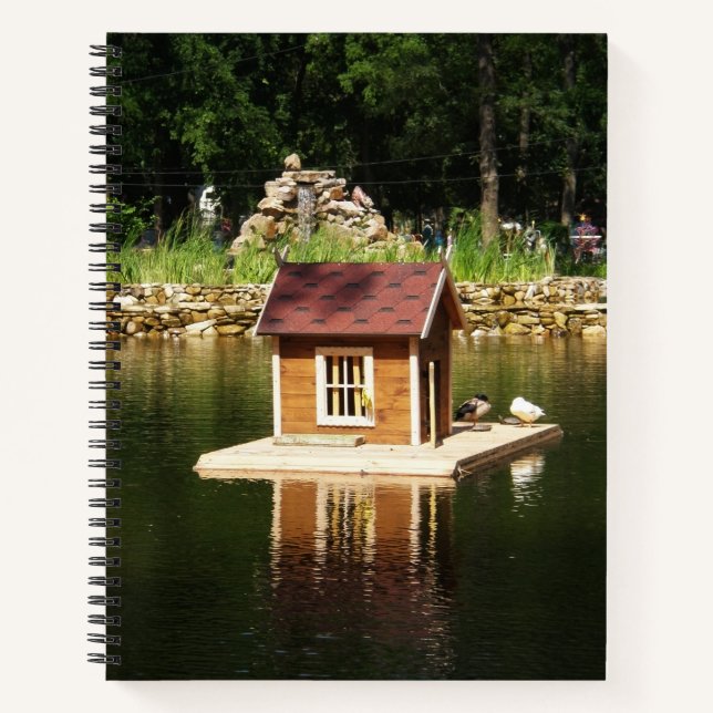 Cuaderno Piscina decorativa con pabellón de aves y tobogán  (Anverso)