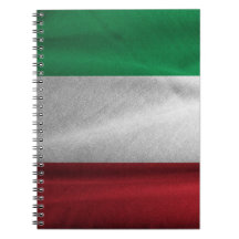 Portátil con bandera italiana orgullosa