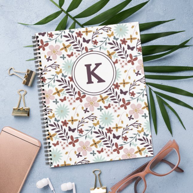 Cuaderno Portátil Monogramado Floral (A pretty monogrammed notebook for school or journaling,)